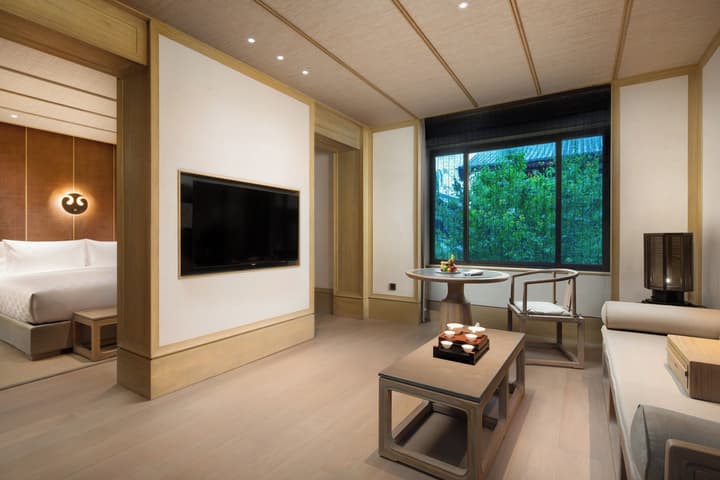 HUALUXE Hotels and Resorts Xi'an Tanghua, an IHG hotel
