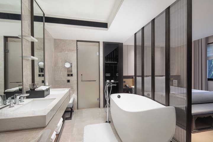 HUALUXE Hotels and Resorts Xi'an Tanghua, an IHG hotel