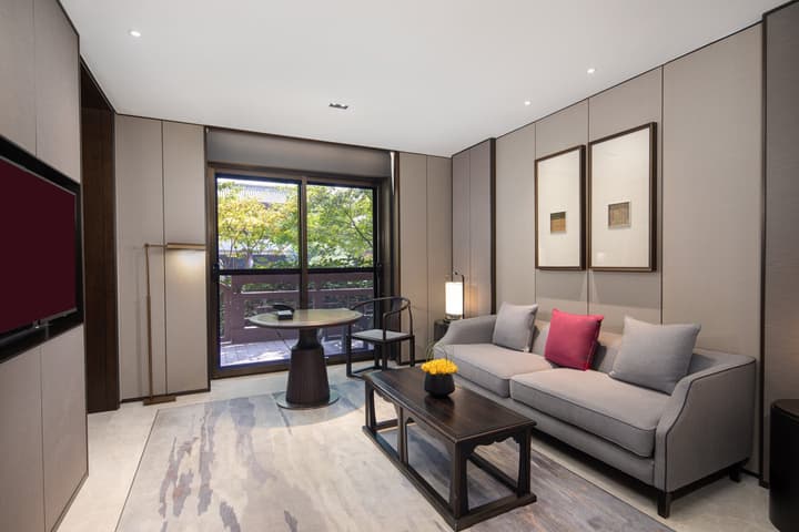 HUALUXE Hotels and Resorts Xi'an Tanghua, an IHG hotel