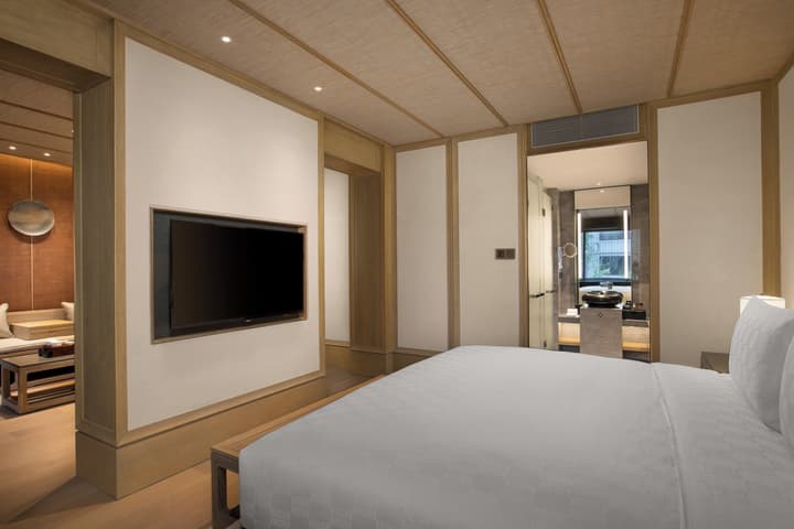 HUALUXE Hotels and Resorts Xi'an Tanghua, an IHG hotel