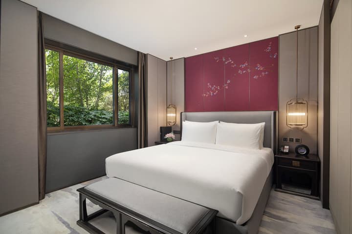 HUALUXE Hotels and Resorts Xi'an Tanghua, an IHG hotel