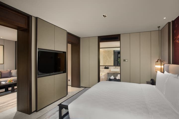 HUALUXE Hotels and Resorts Xi'an Tanghua, an IHG hotel