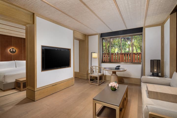 HUALUXE Hotels and Resorts Xi'an Tanghua, an IHG hotel