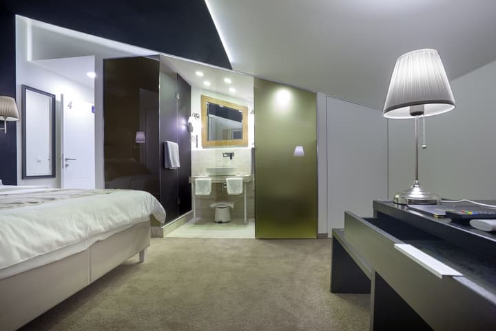 4Rooms 4U