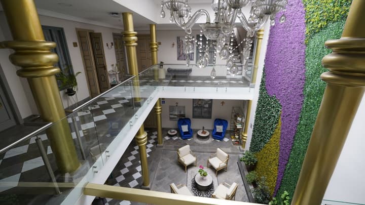 Adamas House Hotel