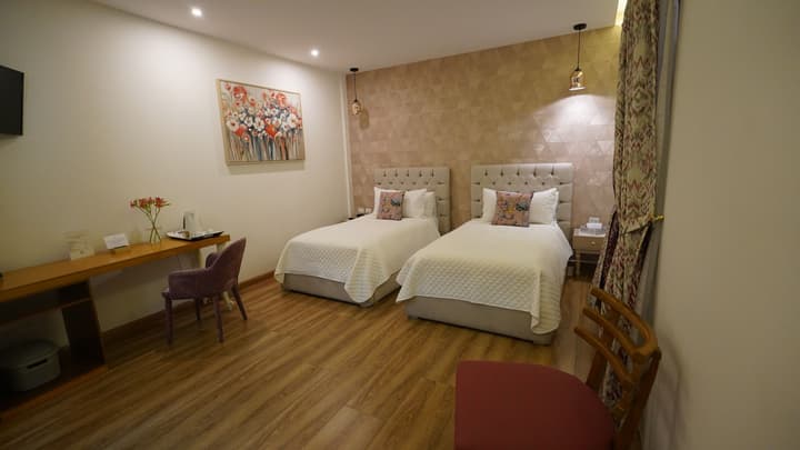 Adamas House Hotel
