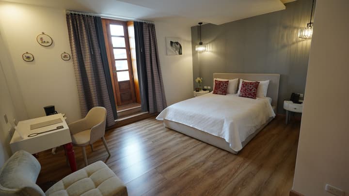 Adamas House Hotel
