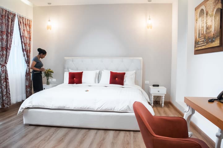 Adamas House Hotel
