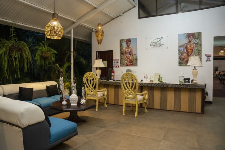 Hotel Tortuguero Beachfront