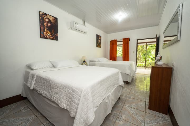 Hotel Tortuguero Beachfront