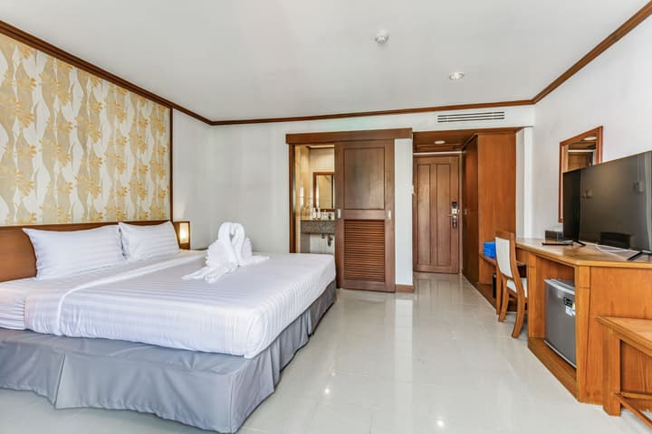 Rattana Beach Hotel