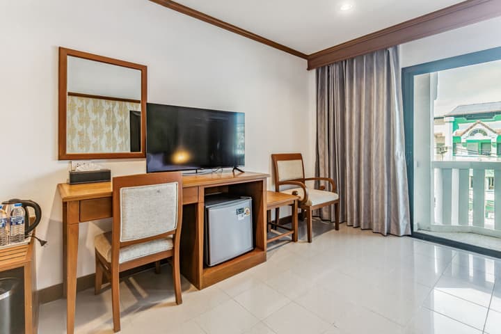 Rattana Beach Hotel