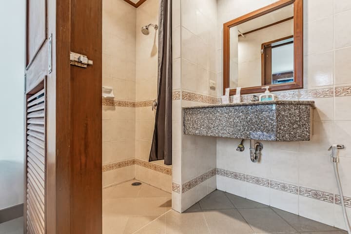 Rattana Beach Hotel