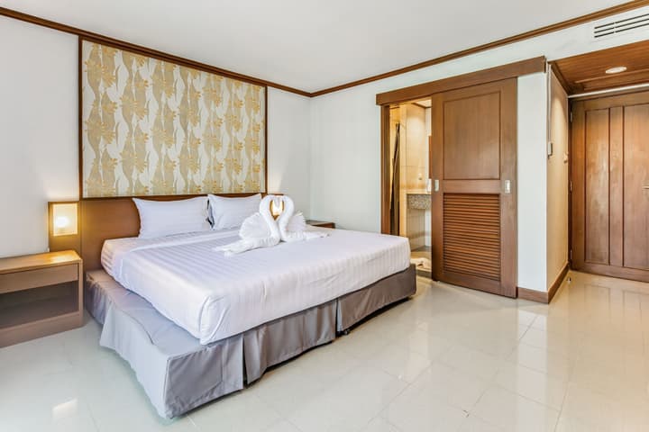 Rattana Beach Hotel