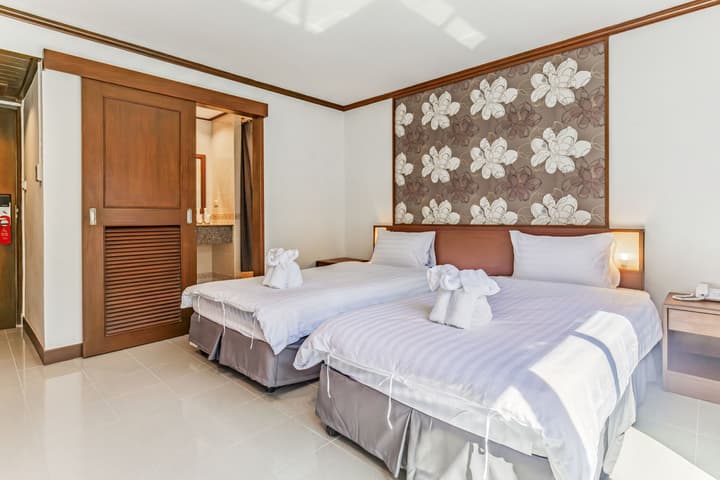 Rattana Beach Hotel