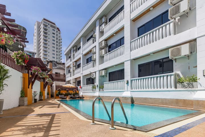 Rattana Beach Hotel