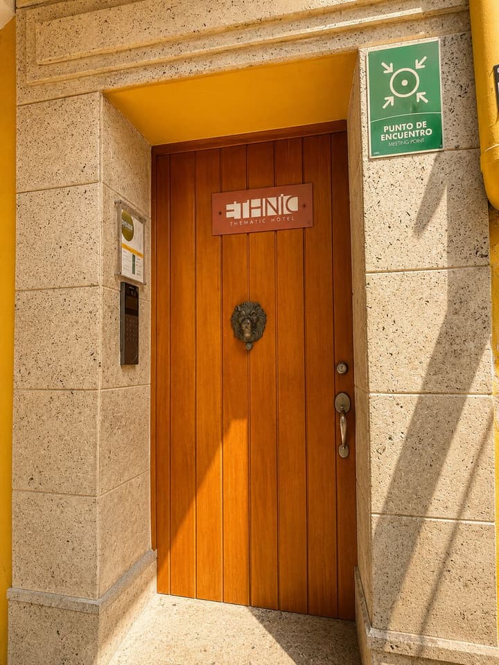 Ethnic Thematic Hotel