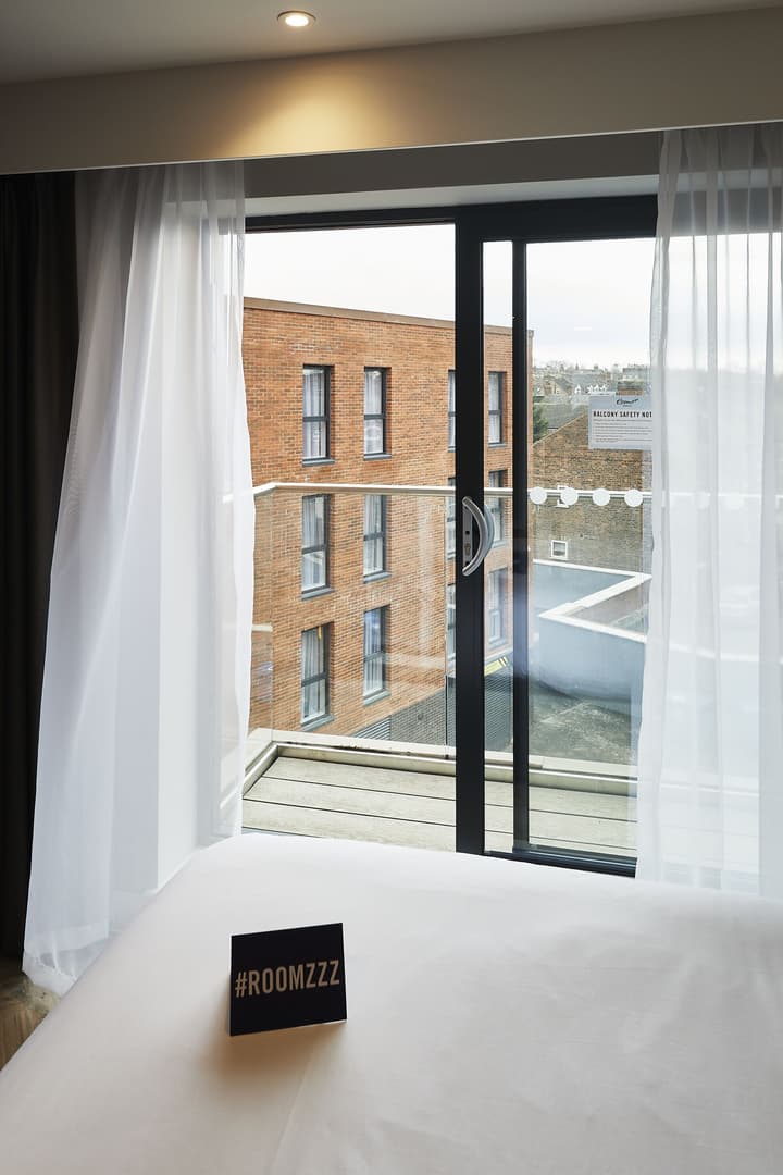 Roomzzz York City