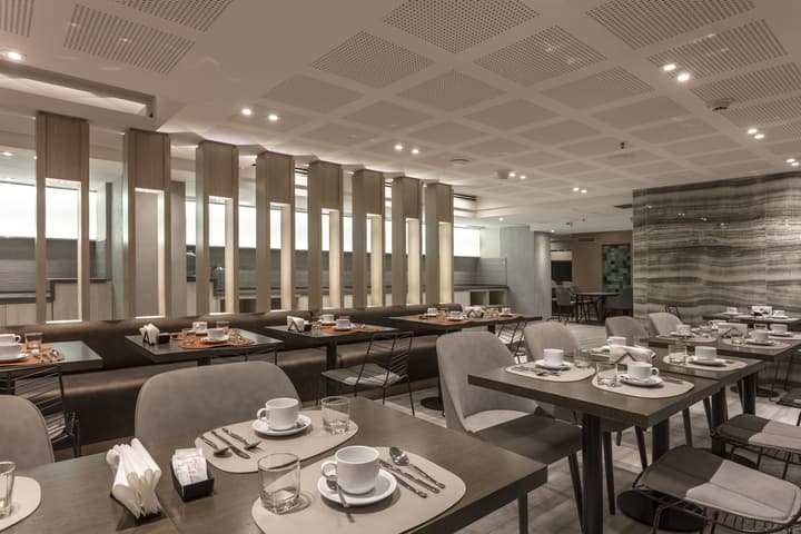 Huinid Obelisco Hotel