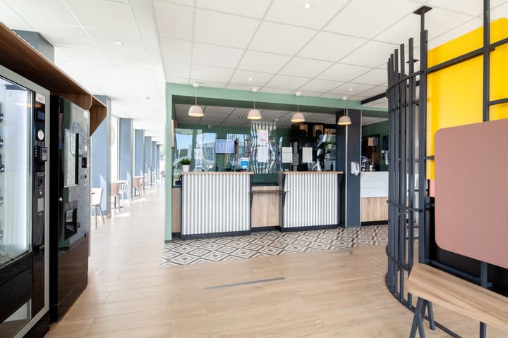 B&B HOTEL MASSY Gare TGV