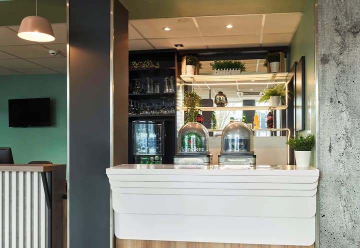 B&B HOTEL MASSY Gare TGV