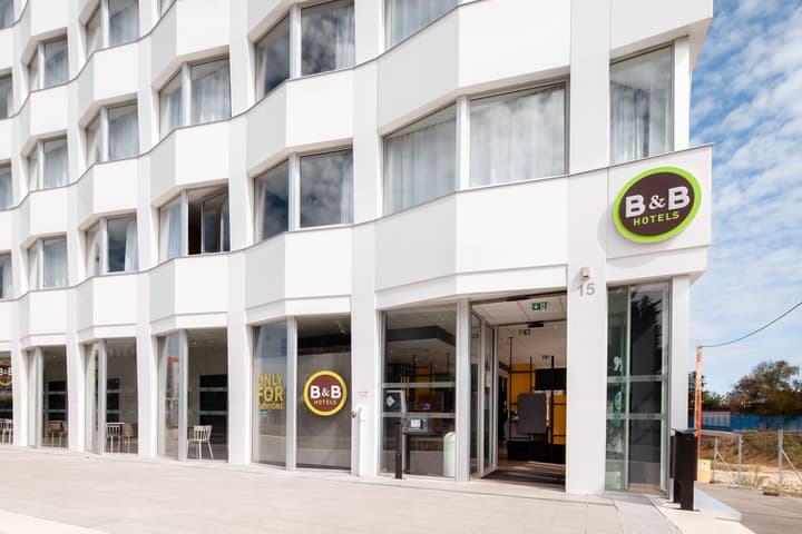B&B HOTEL MASSY Gare TGV