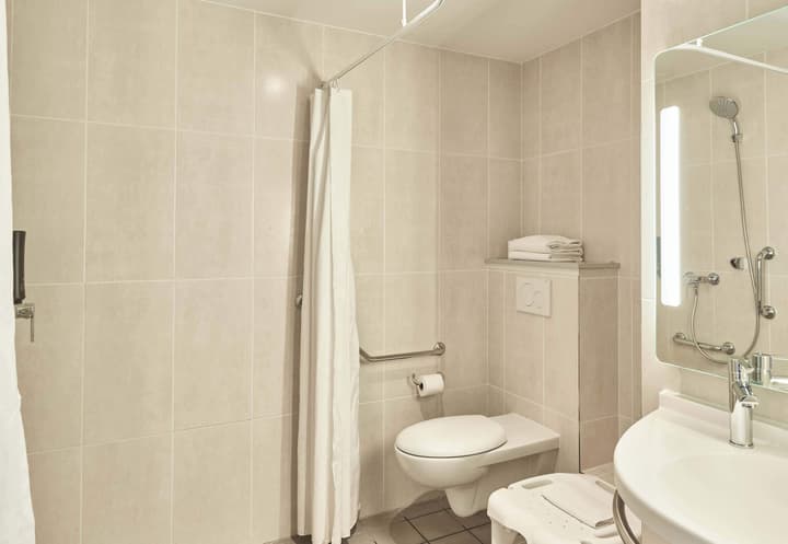 B&B HOTEL MASSY Gare TGV
