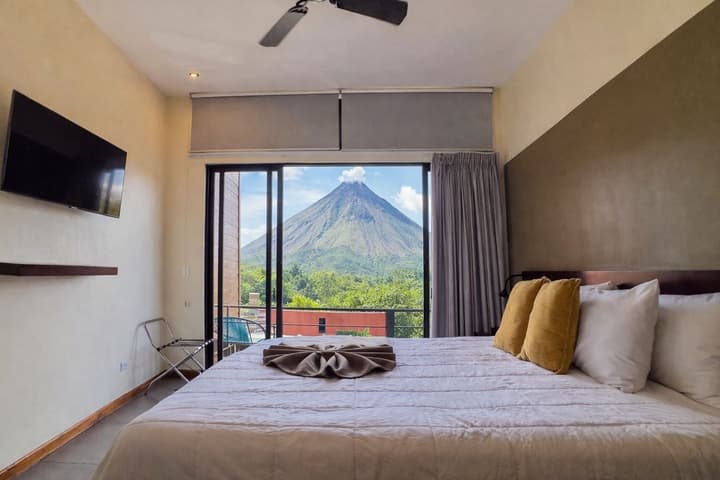 La Fortuna Lodge by Treebu Hotels