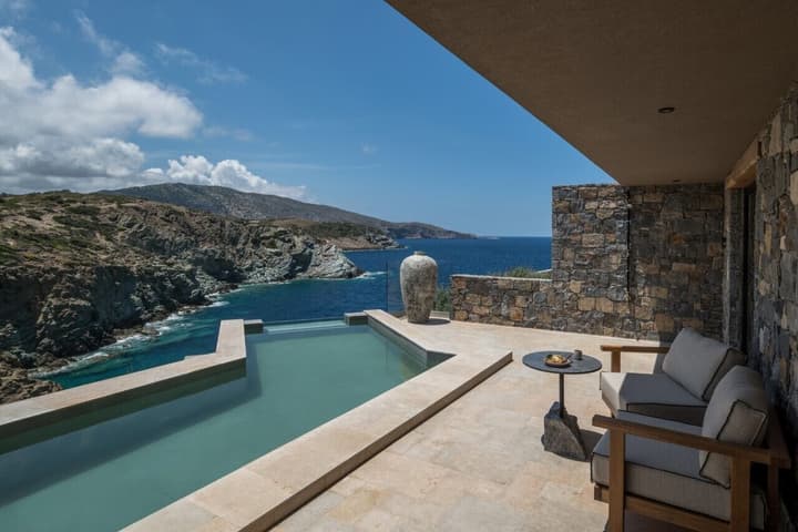 Acro Wellness Suites - Adults Only