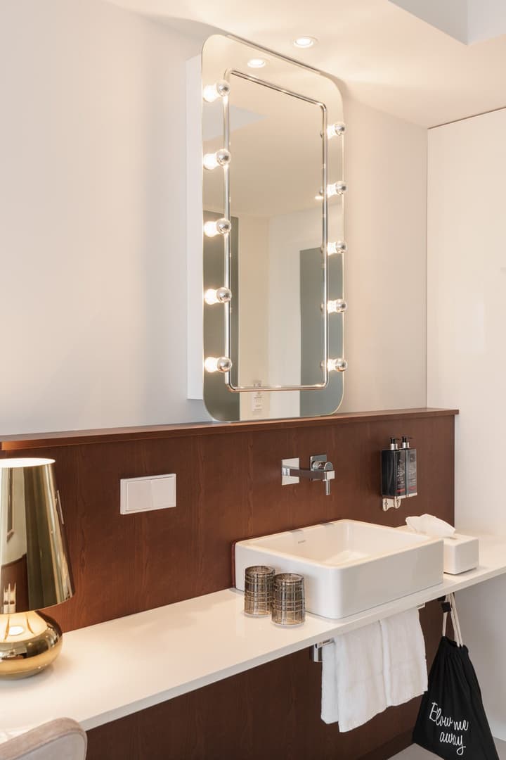 Ruby Lucy Hotel London by IHG
