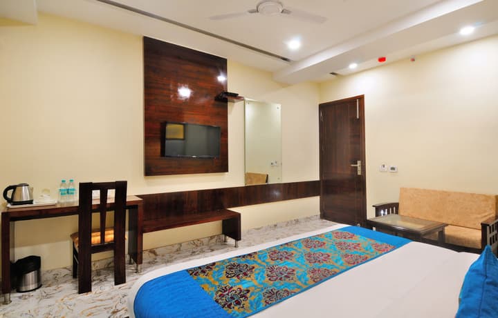 Hotel Grand Uddhav