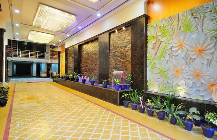 Hotel Grand Uddhav