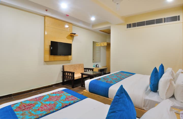 Hotel Grand Uddhav
