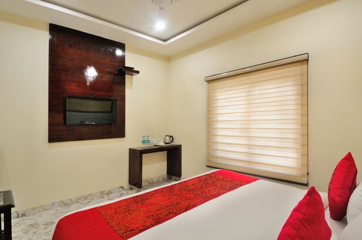 Hotel Grand Uddhav