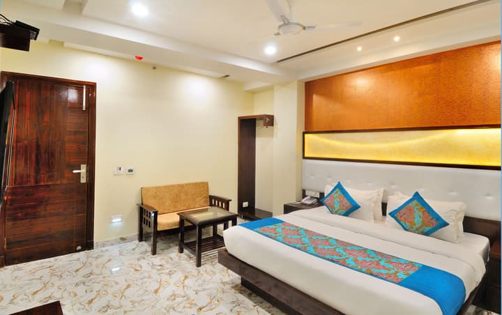Hotel Grand Uddhav