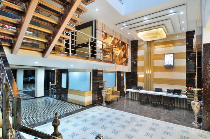 Hotel Grand Uddhav