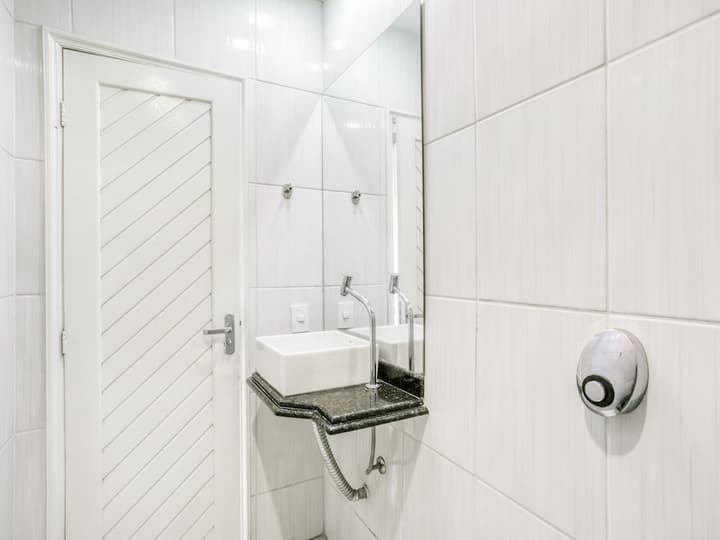 OYO Nobs Hotel, São João de Meriti