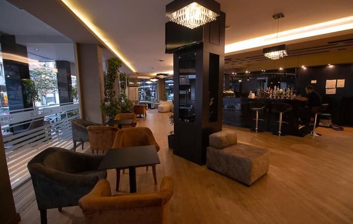 Albanopolis Hotel
