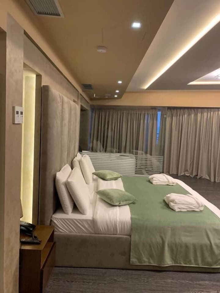 Albanopolis Hotel