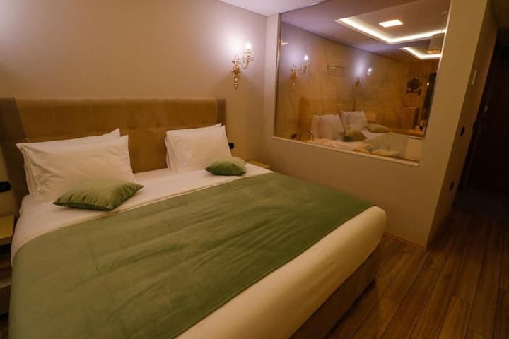 Albanopolis Hotel