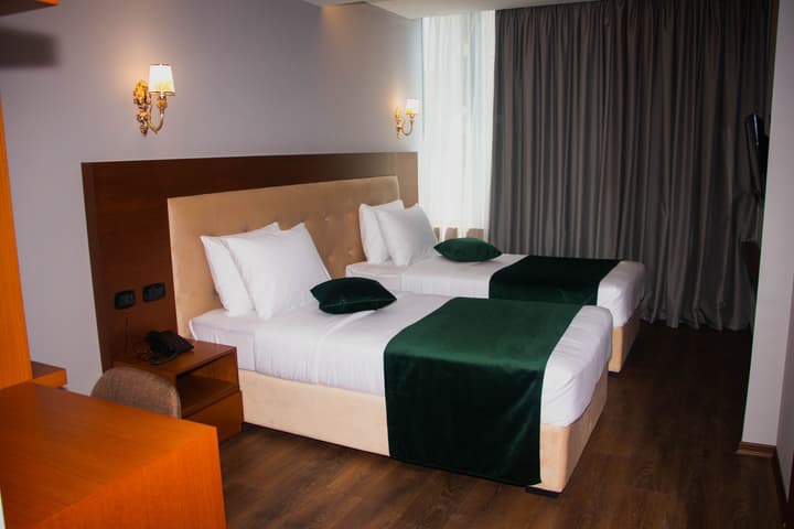 Albanopolis Hotel