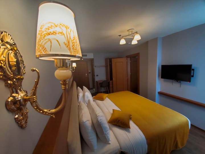 Albanopolis Hotel