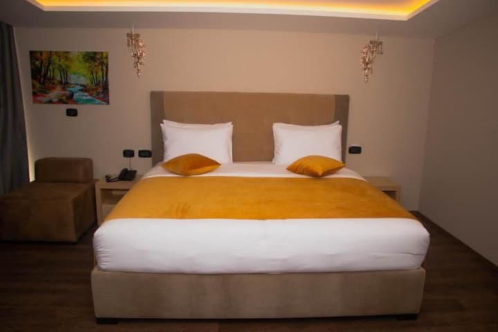 Albanopolis Hotel