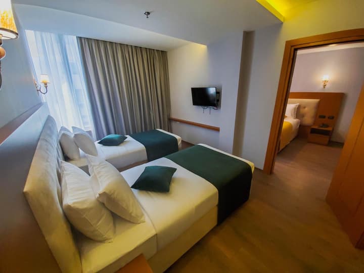 Albanopolis Hotel