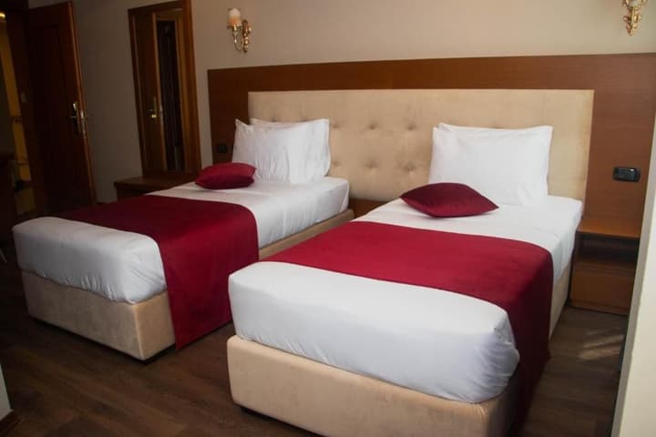 Albanopolis Hotel