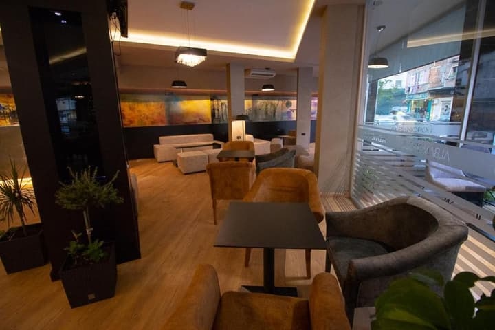 Albanopolis Hotel