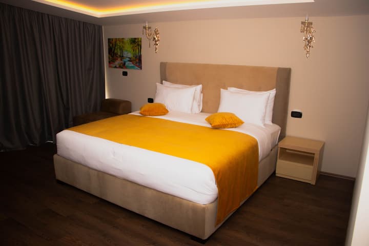 Albanopolis Hotel