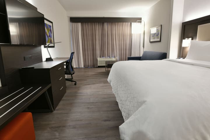 Holiday Inn Express & Suites Jersey City - Holland Tunnel by IHG