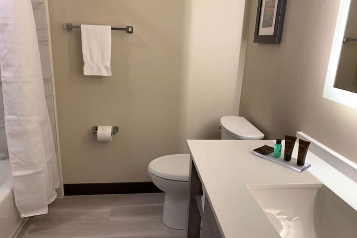 Wingate by Wyndham Kanata West Ottawa
