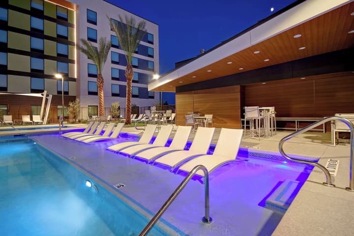 Hampton Inn & Suites Las Vegas Convention Center - No Resort Fee